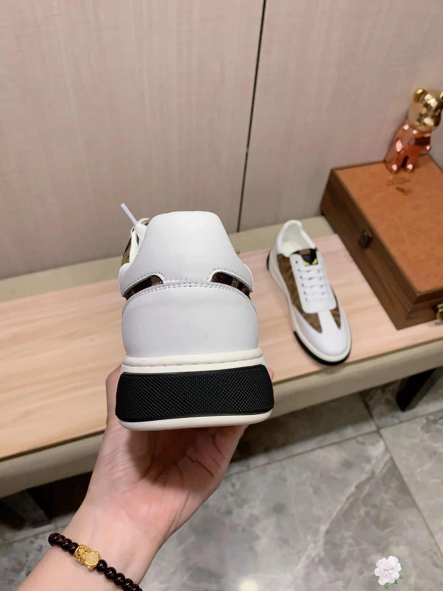 Men's men's shoes 💰420💰💰🎩🎩[Lightning][Lightning] "FENDI*" The latest and most popular casual shoes, top brand [Seduce] luxury ~ purchasing agent, top quality ~. [Strong] The upper is made of imported breathable cowhide with material ➕ breathable sheepskin feet (•) and fine workmanship. The original stylish and stylish soft rubber wear-resistant and non-slip outsole is light and comfortable on the feet. The real thing looks better when photographed in person. 0099: code: 38-44, 4️⃣ colors selected